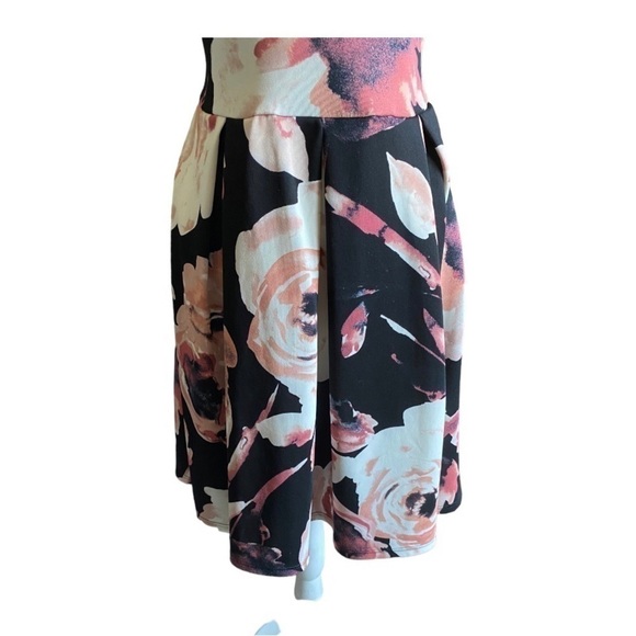 FOREVER 21-FLORAL FIT AND FLARE DRESS -SIZE 1X - Picture 5 of 12
